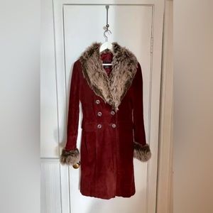 Parasuco double breast fitted suede jacket with faux fur collar and wrist.